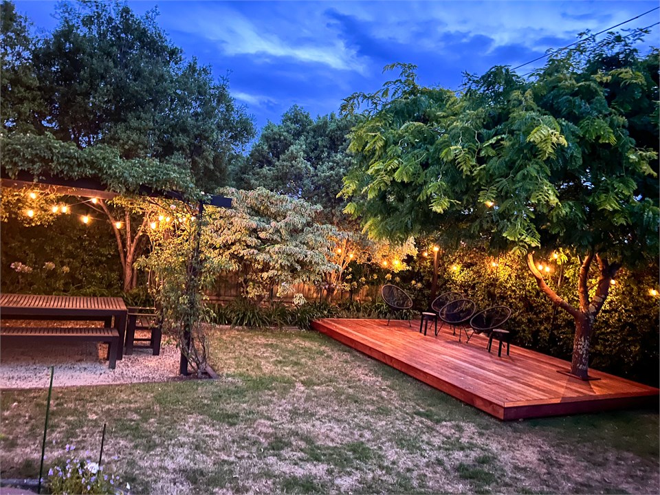 Outdoor dining area & deck