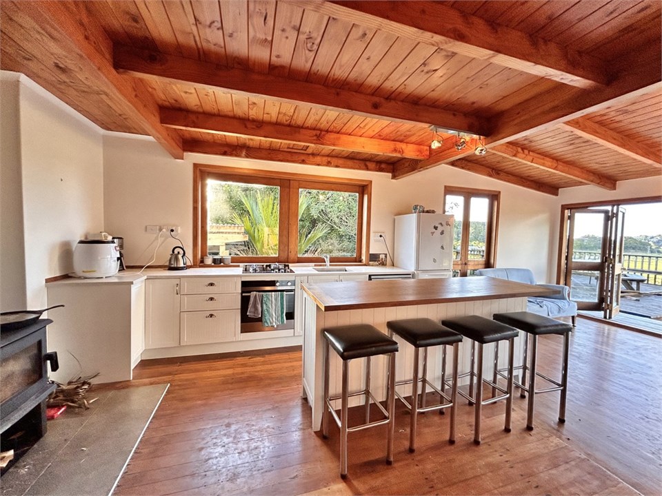 Full kitchen with oven, fridge, dishwasher, microw