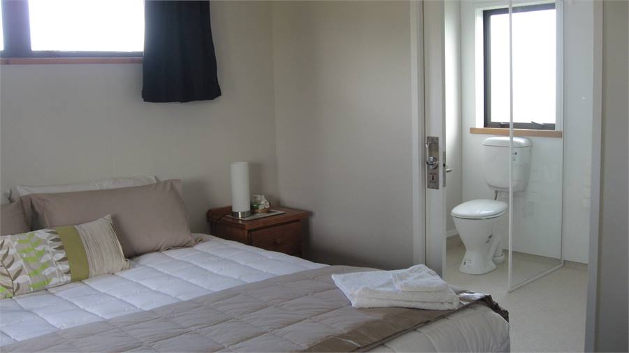 Super king bedroom and ensuite - Two Bedroom/Two E