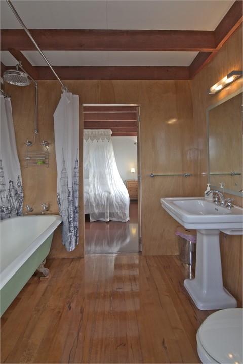 Bathroom guest studio