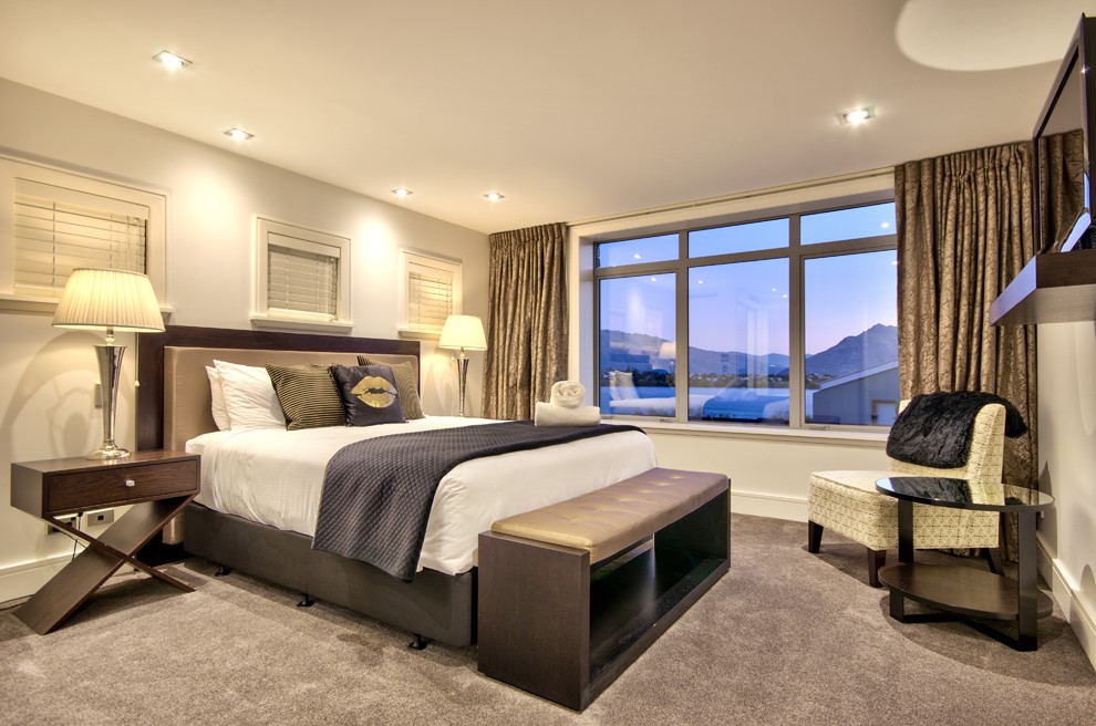 Bedroom 4 (King Bed)