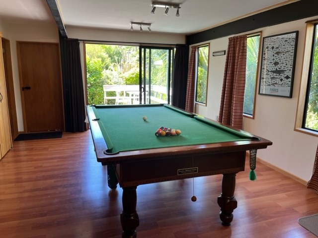 Pool table