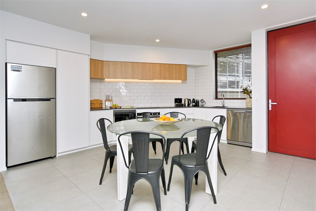 Dining area that can seat 6 people