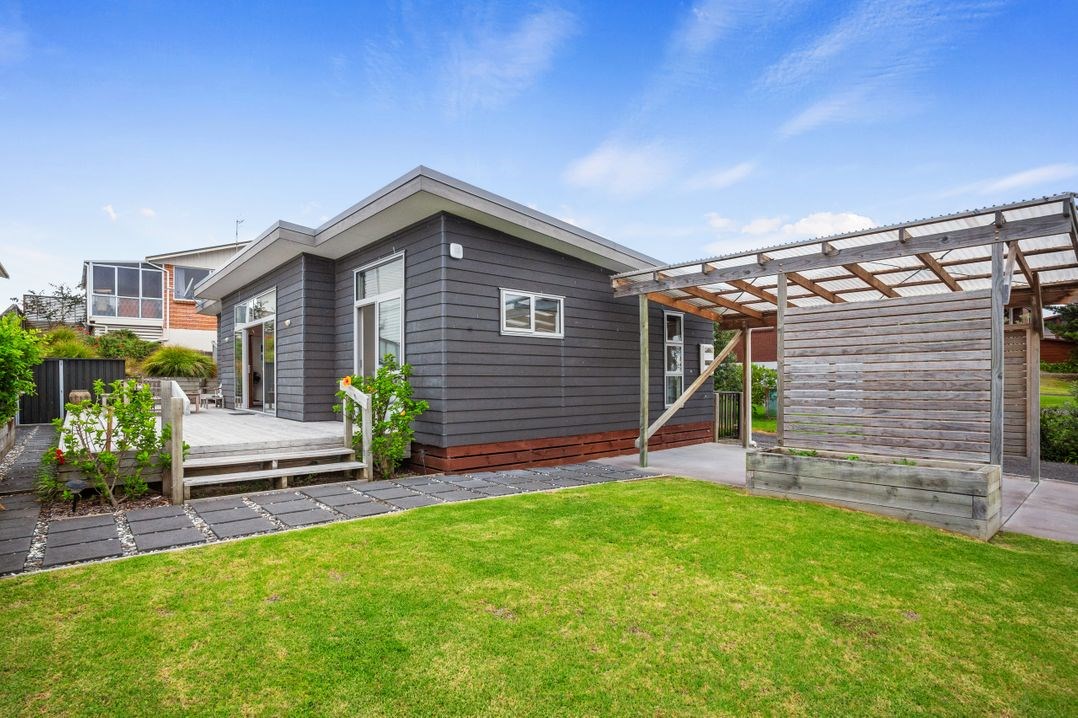 Relax on Dillon (Bachcare) Waihi Beach Holiday Home for rent