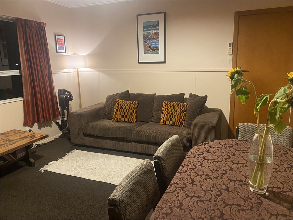 Living area / dining