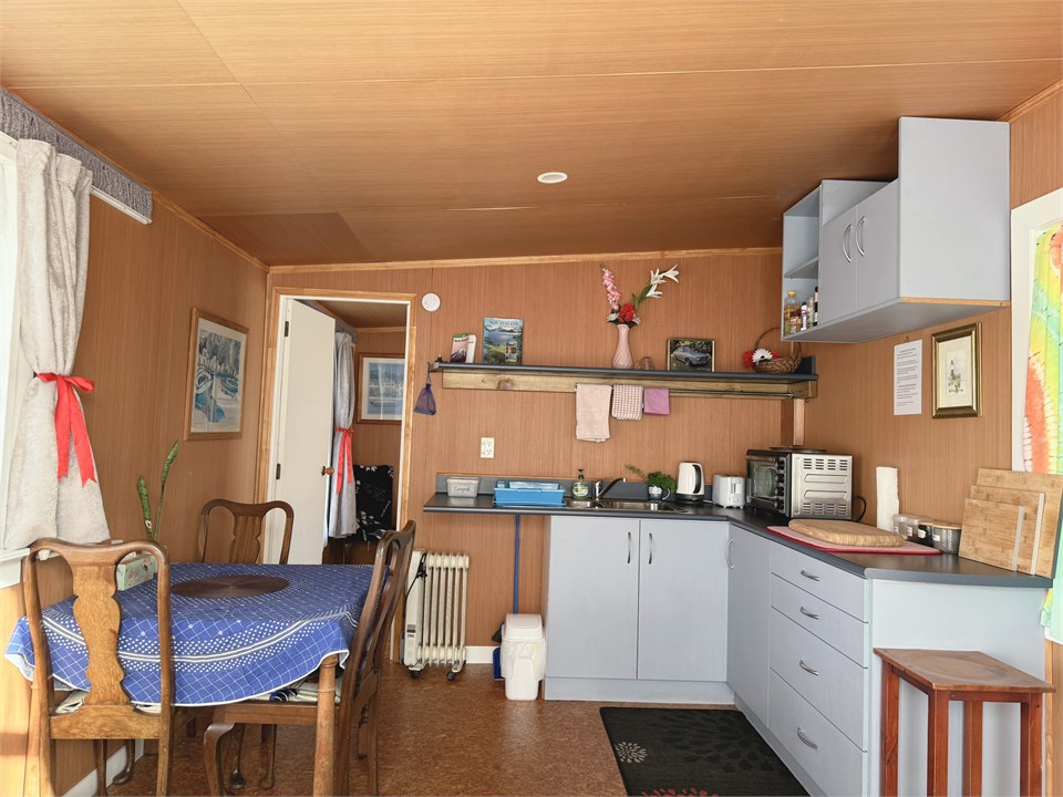 Dining area, kitchenette & 2 connecting bedrooms.