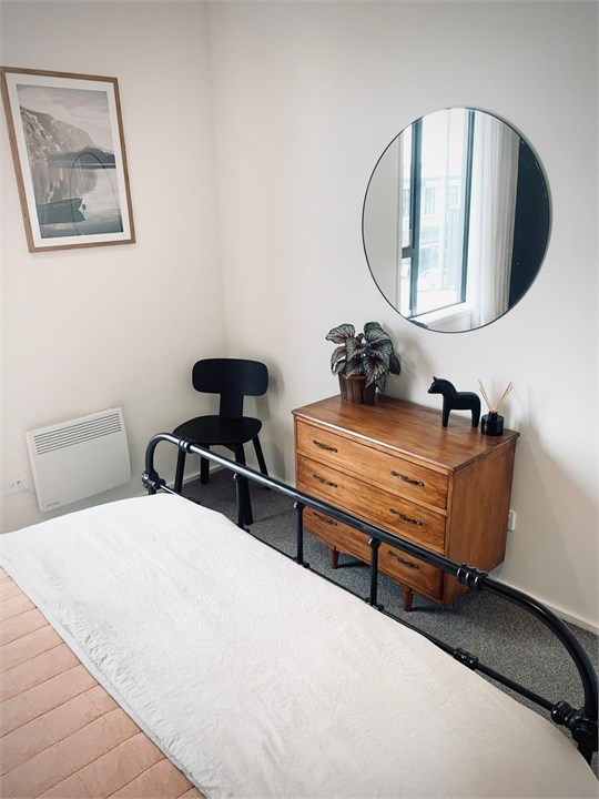 Bedroom has a Queen Bed