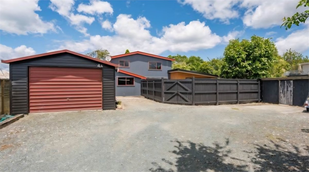 Off street parking + long driveway