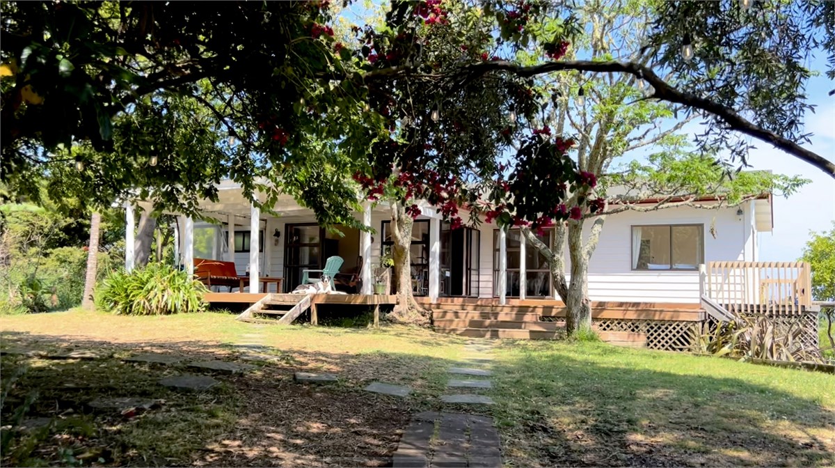 Beautiful rural setting with bird watching and sur