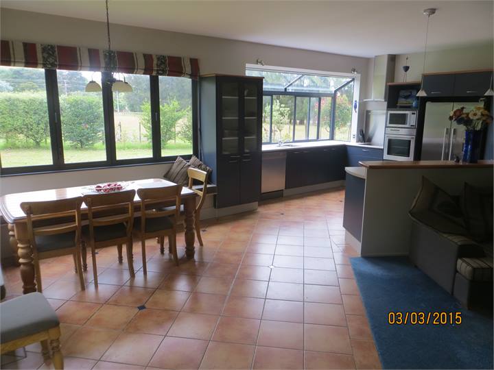 Kitchen ,  Dining & Lounge off