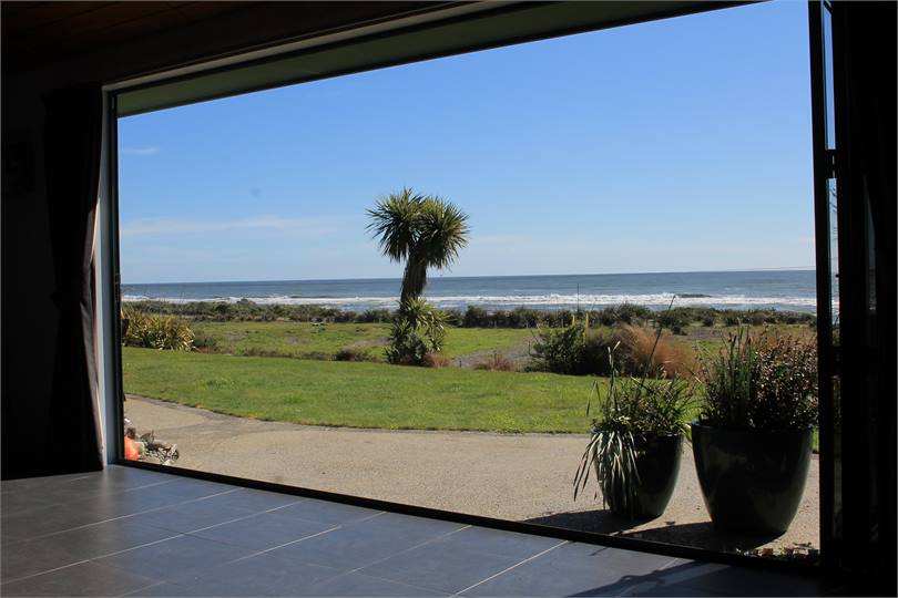 Large family home overlooking the Tasman Sea. Greymouth Holiday Home