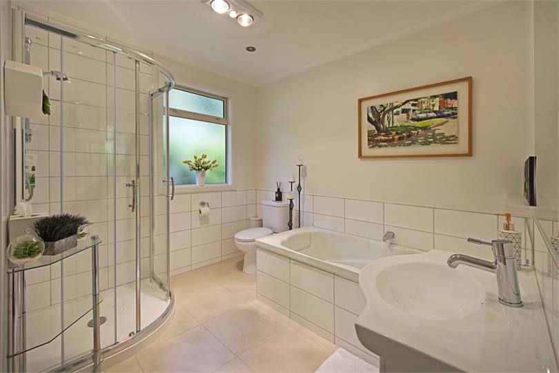 Main bathroom with Shower, Separate bath, Toilet