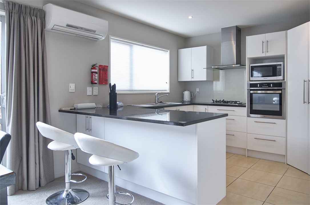 Modern kitchen with breakfast bar