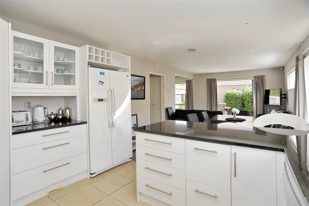 Large spacious kitchen area that is fully equipped