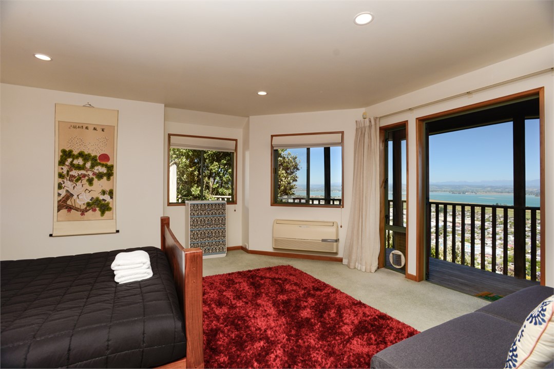 Master bedroom with King Bed, Walk-in robe & ensui