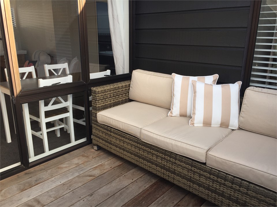 Deck off lounge/living