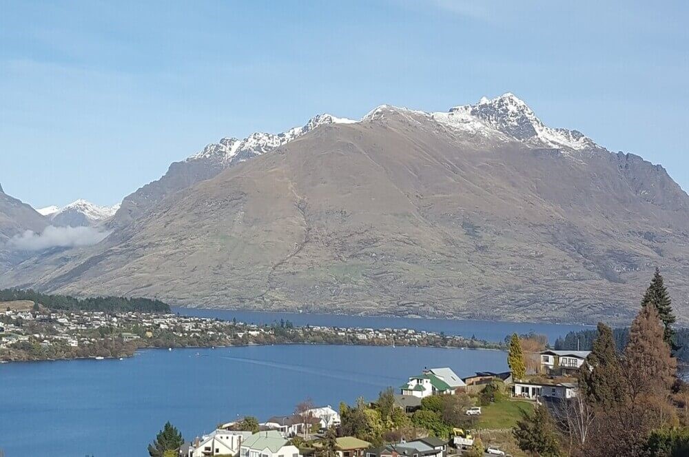 UNINTERRUPTED LAKE VIEWS that INSPIRE