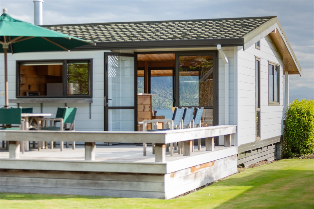 Back terrace through to front terrace & Lake