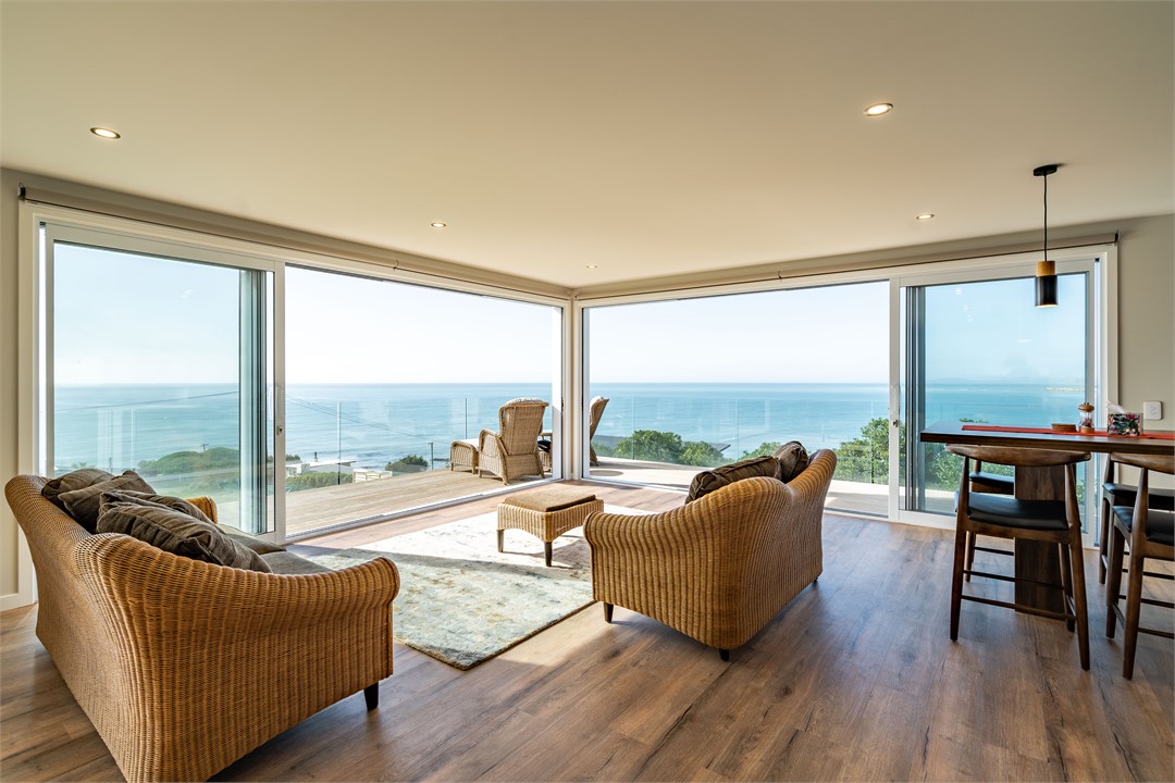 Open Plan Layout - Kitchen Lounge with unrivalled 