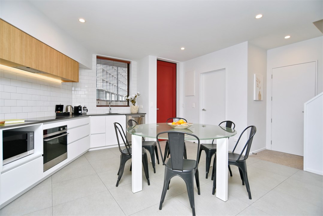 Dining area that can seat 6 people