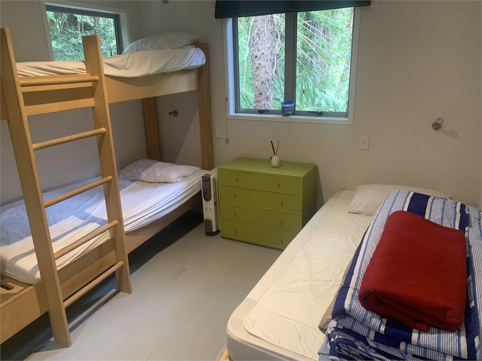 Bunk Room with pull our Single bed