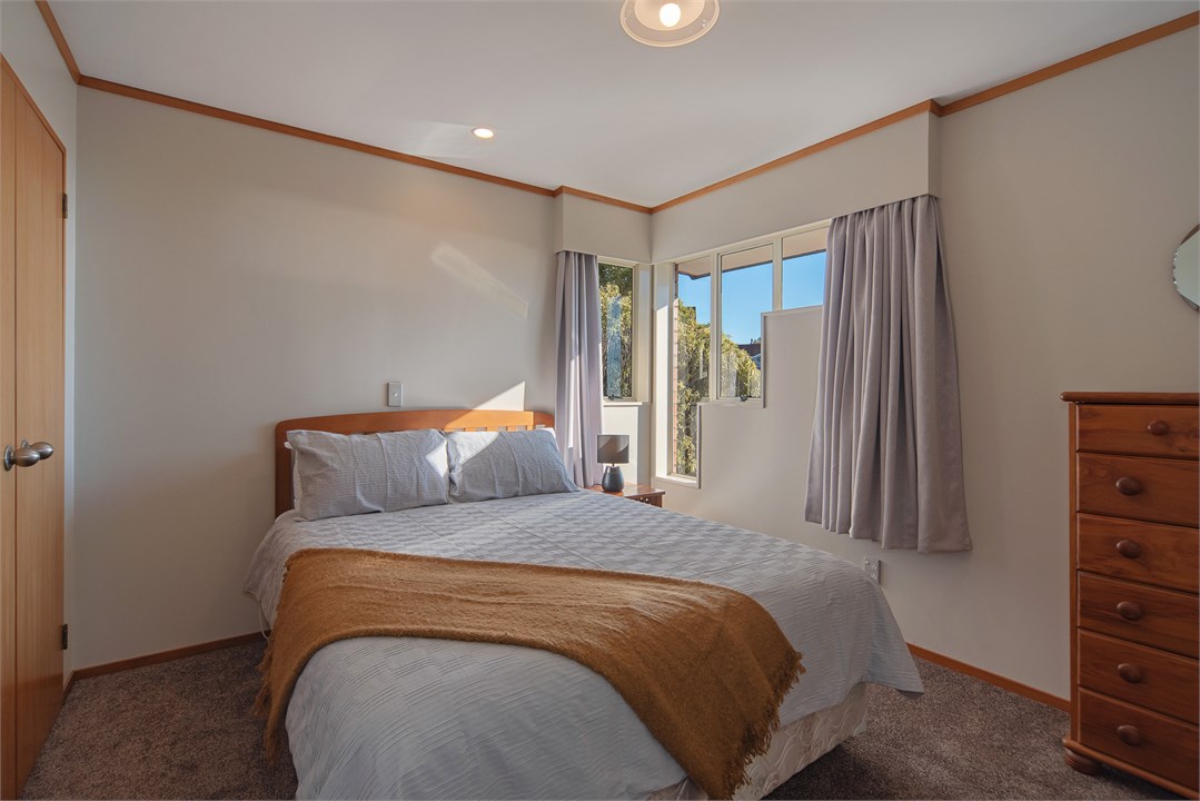 Bedroom 4 with Queen Bed