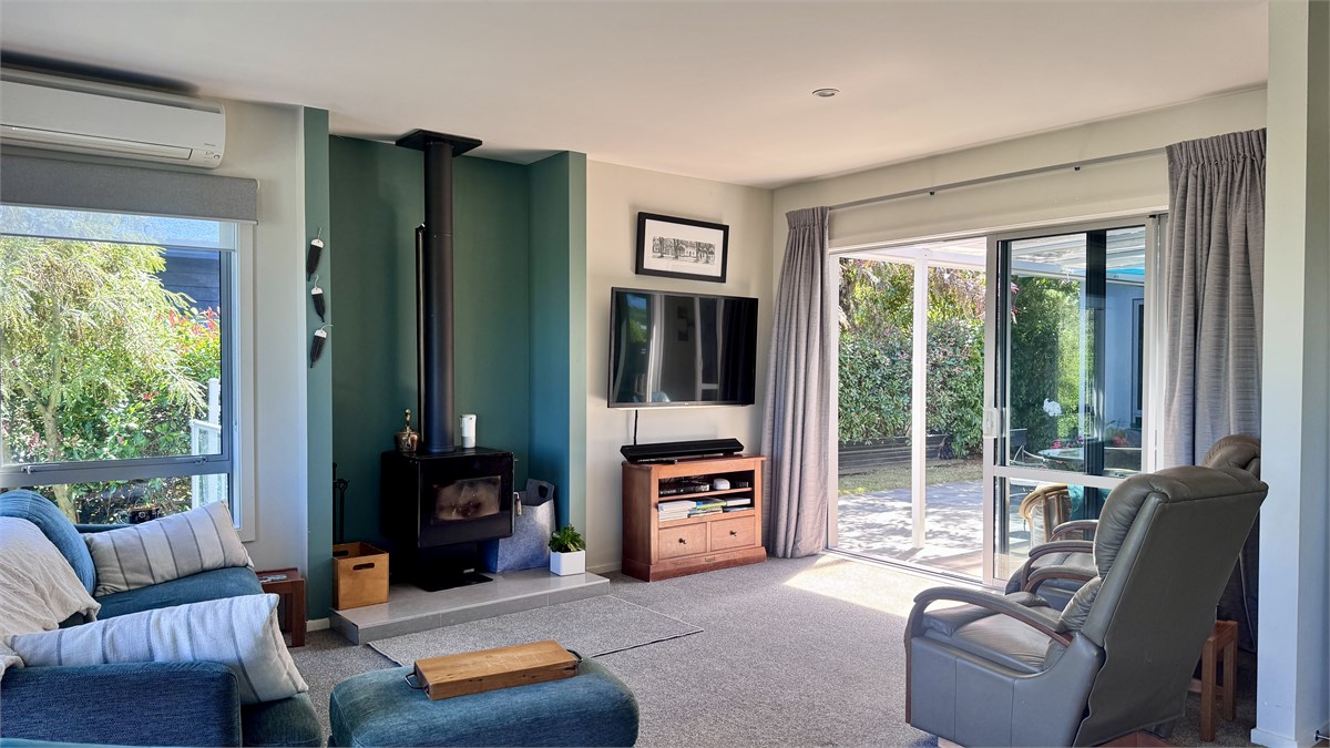 Conversation / TV area