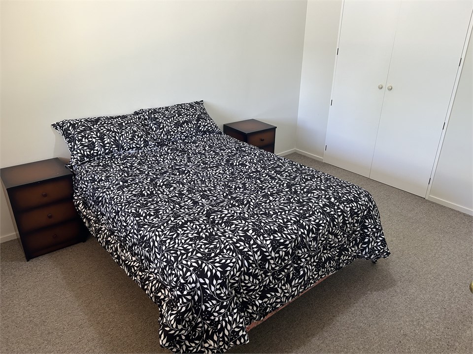 Double bedroom and queen bed