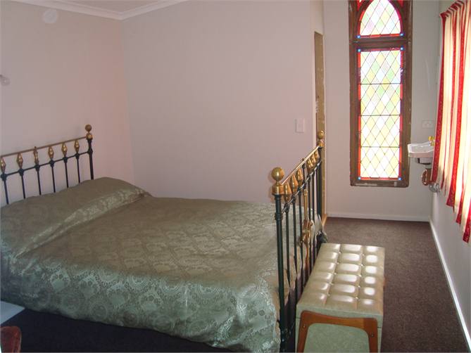 Seperate double room with own toilet/basin