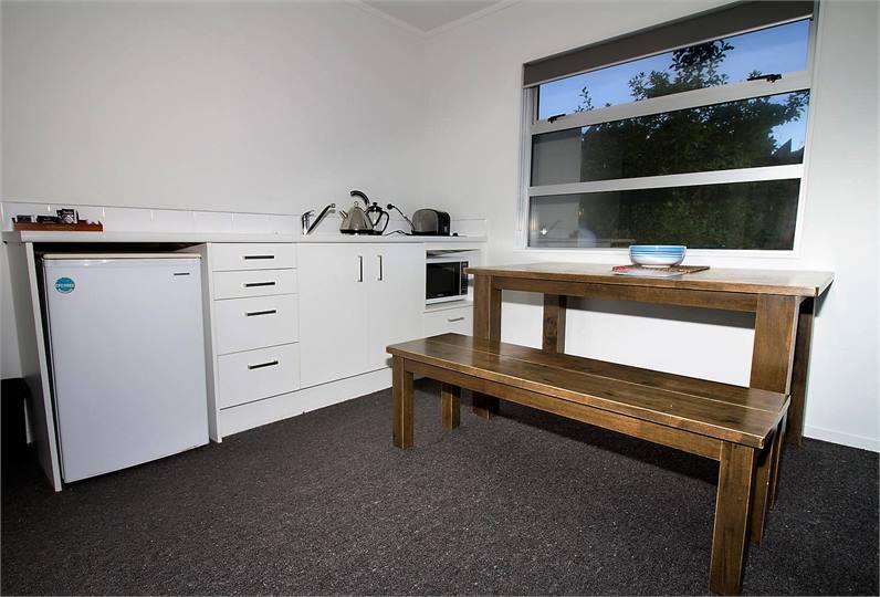 Relaxing Ruapehu Downstairs apartment Kitchen/Dini