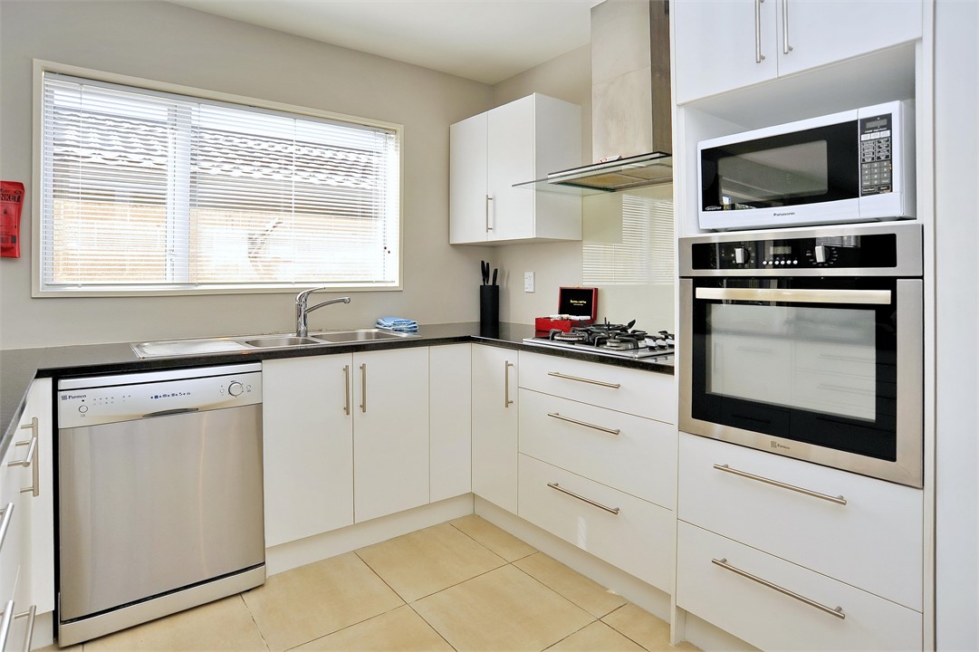 Large spacious kitchen area that is fully equipped