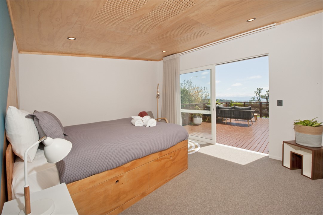 Master bedroom with Queen bed