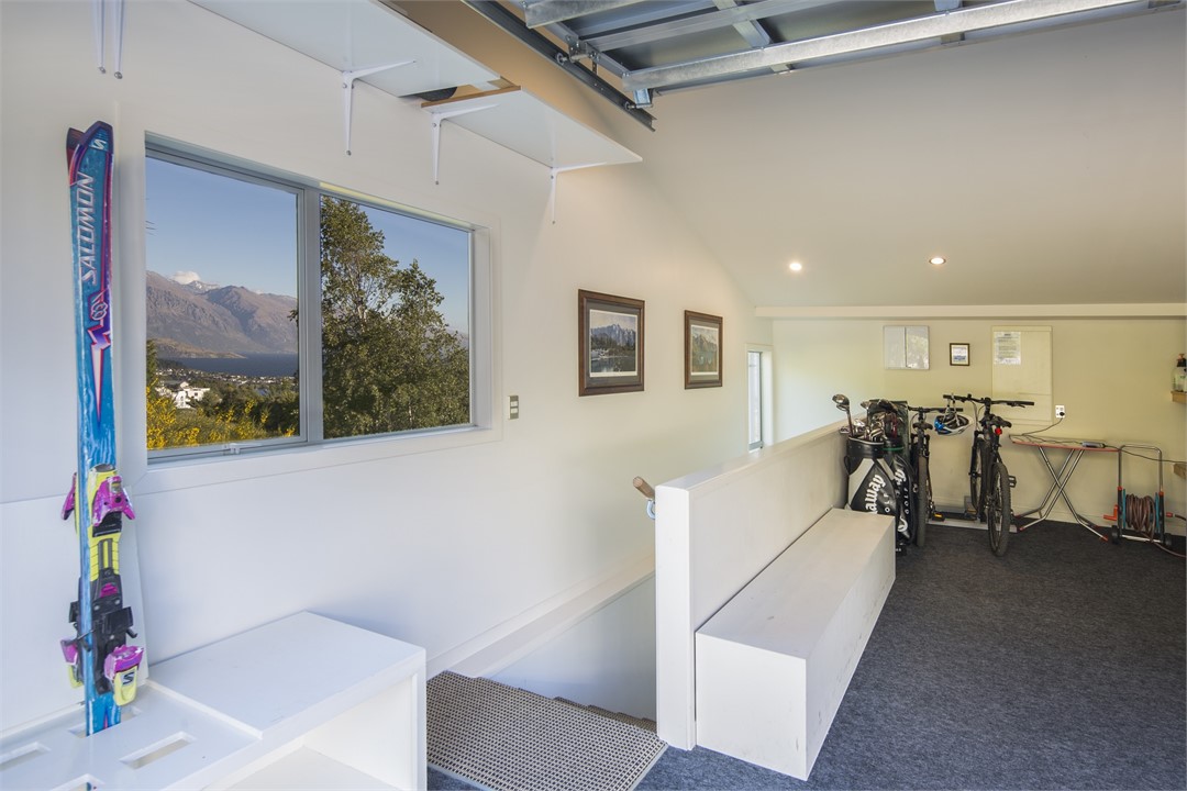 bikes and golf clubs for guest use