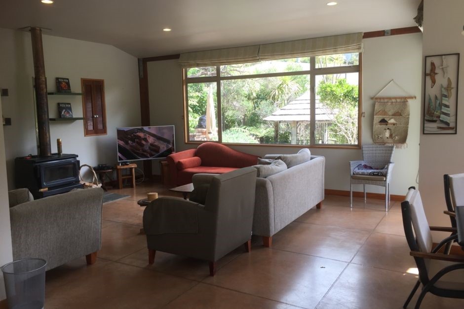 ,Lounge with Comfy sofa's, work desk, Dining