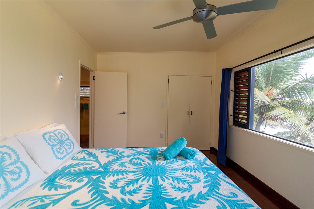 Bedroom 3 - 1 queen bed