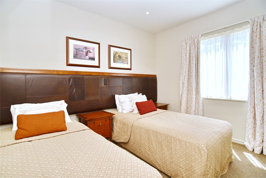 Bedroom 3 has 2 Single beds