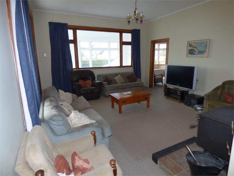 dining area to lounge