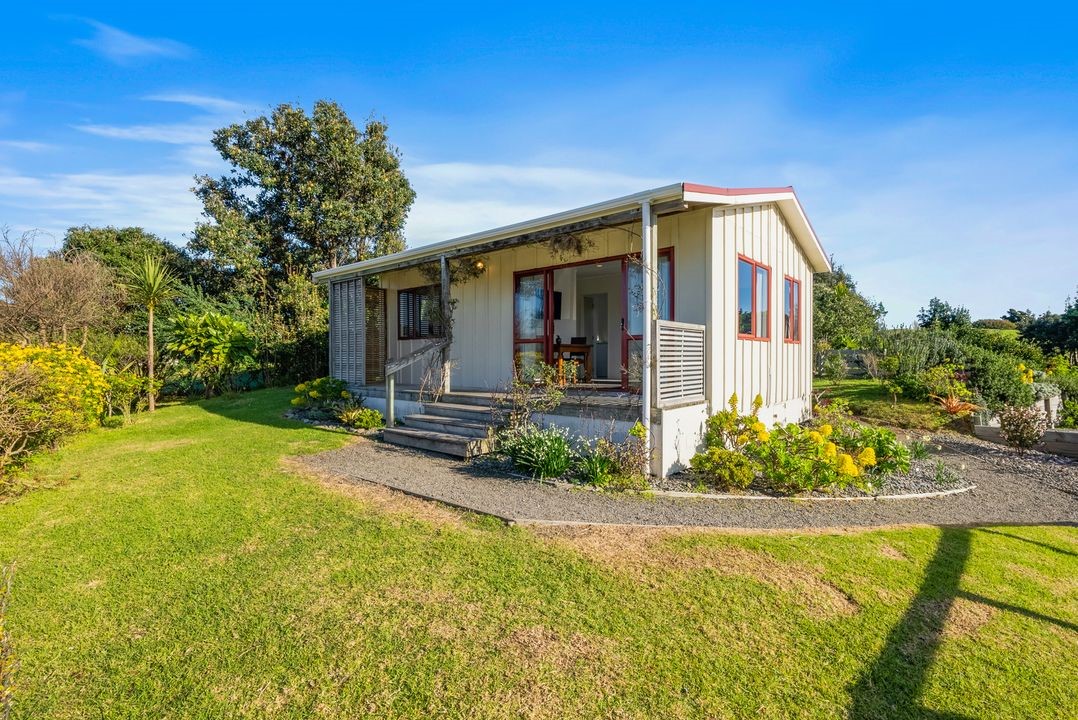 Cottage on Rutherford – Waikanae Holiday Home - Waikanae Beach Holiday ...