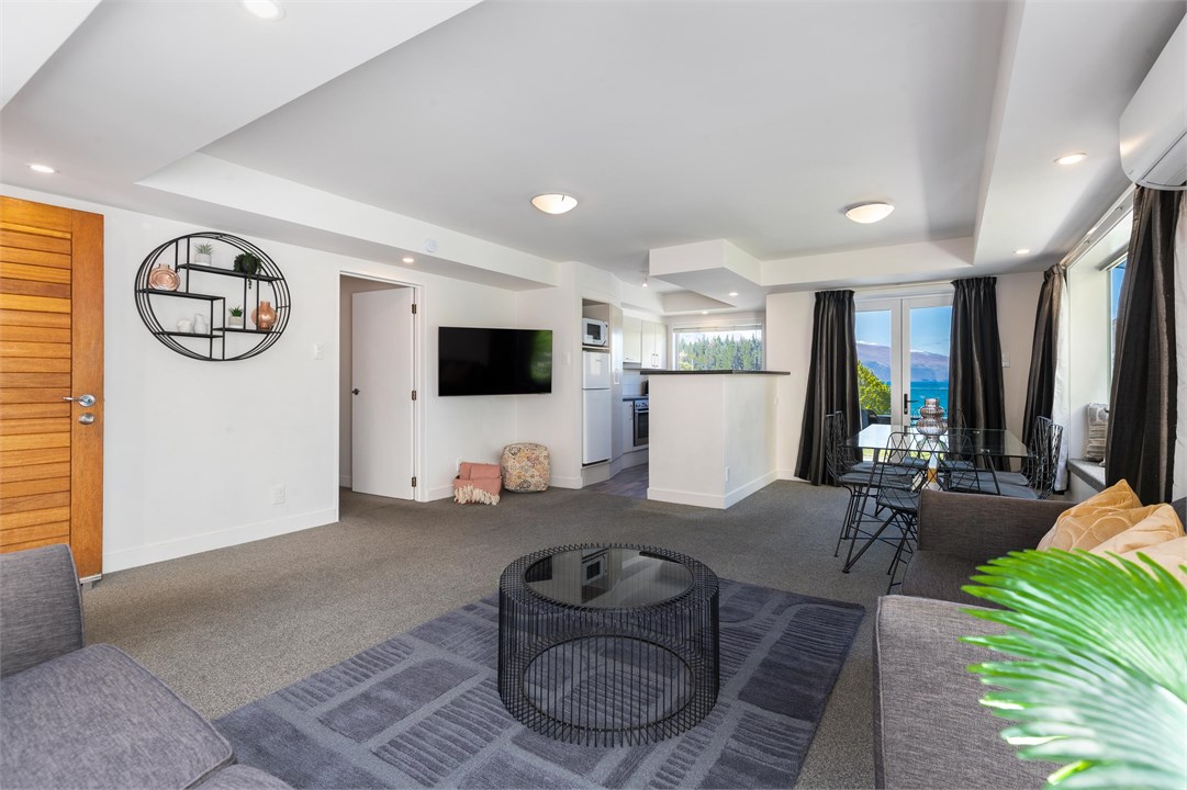 Lakefront Gem | Absolute Waterfront Aura Queenstow