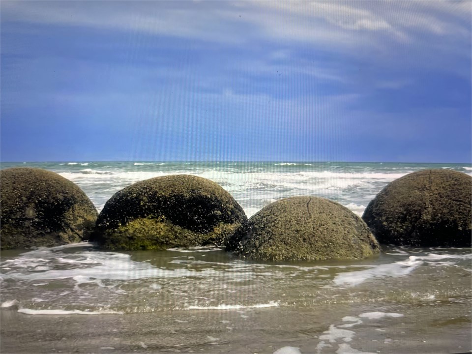 Moeraki Boulders down from Restaurant