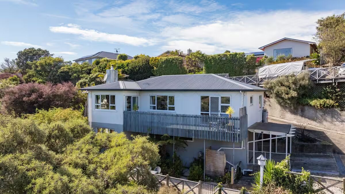 Secluded House with all day sun