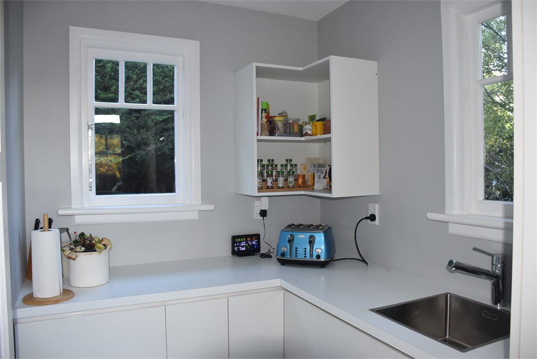 Scullery with laundry