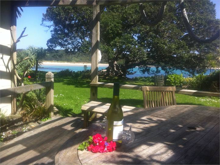 The Tapuaetahi Beach House Tapuaetahi Beach Holiday Home for rent