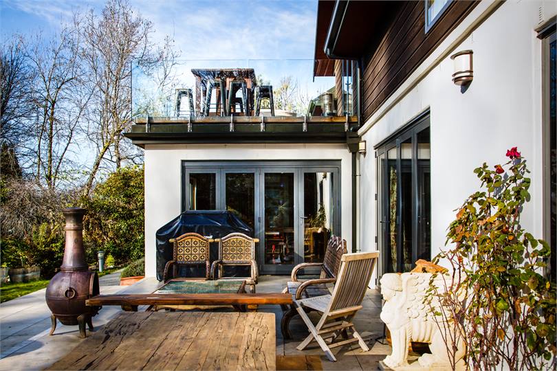 Large outdoor entertaining, with BBQ and Chiminea 