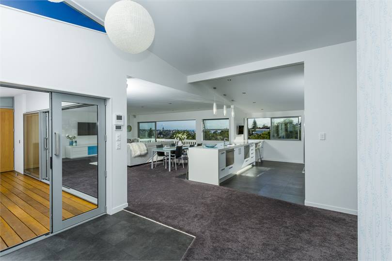 Huge open plan indoor/outdoor flow