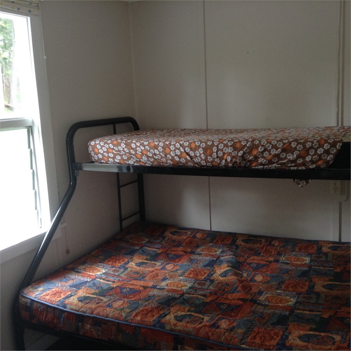 queen and single bunks