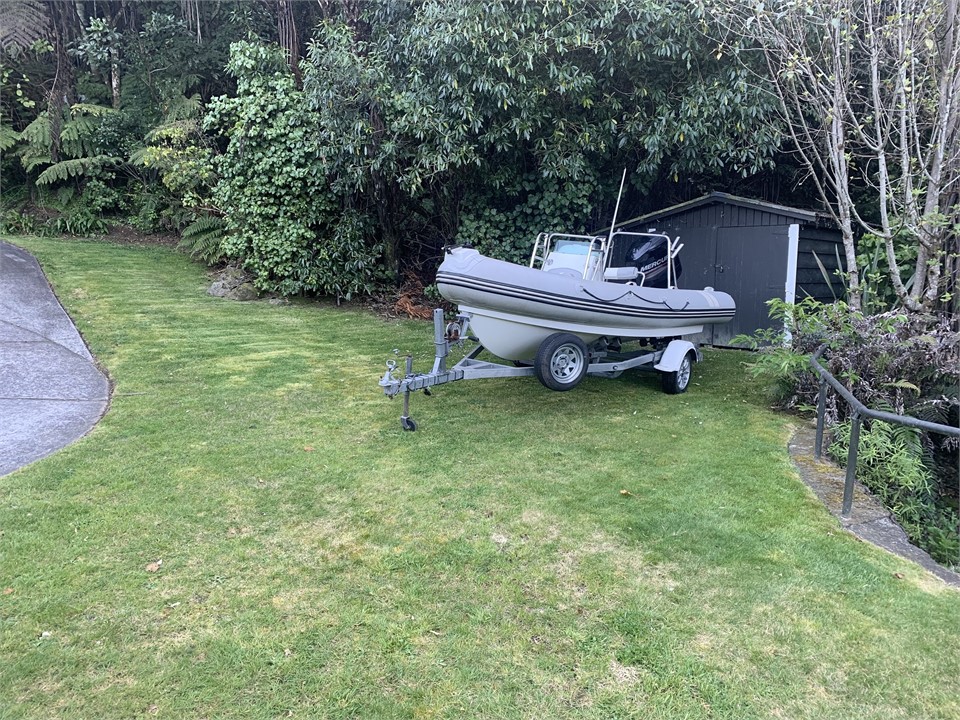 Easy boat parking on bottom lawn.
