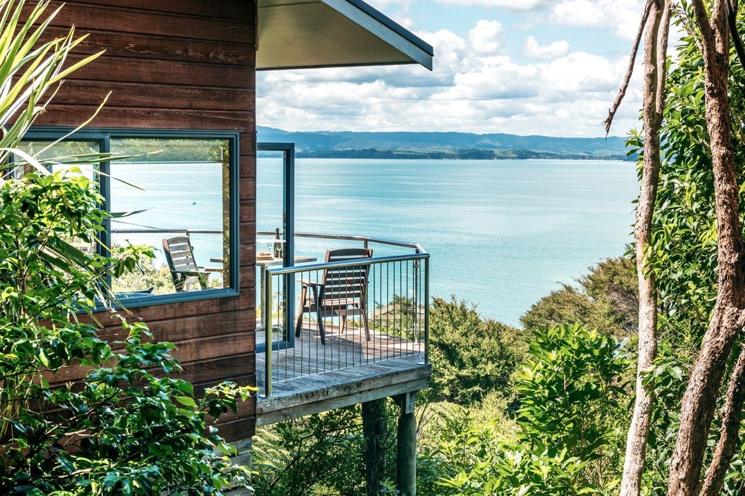 CrossTrees Chalet (Bachcare) Waiheke Island Holiday Home for rent