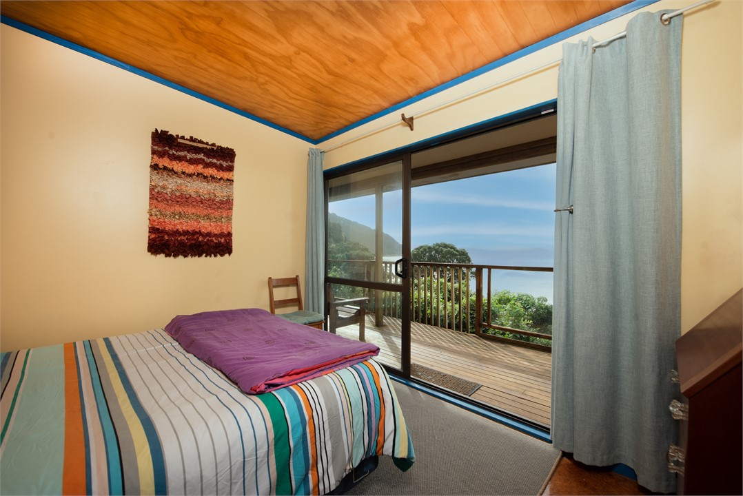 Second queen bedroom. Also opens out to the front 