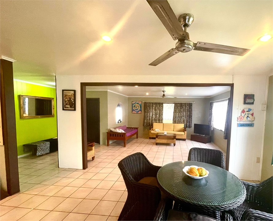 Open plan living & dining